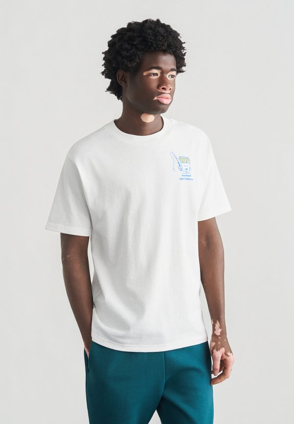 New Balance FISH AND CHIPS  - Print T-shirt - white