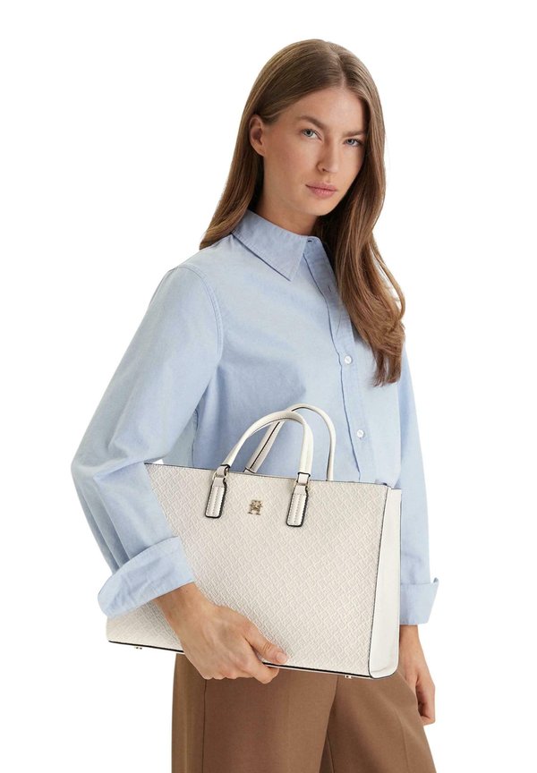 Tommy Hilfiger TH DAILY SATCHEL MONO AW0AW18418 - Handbag - cream