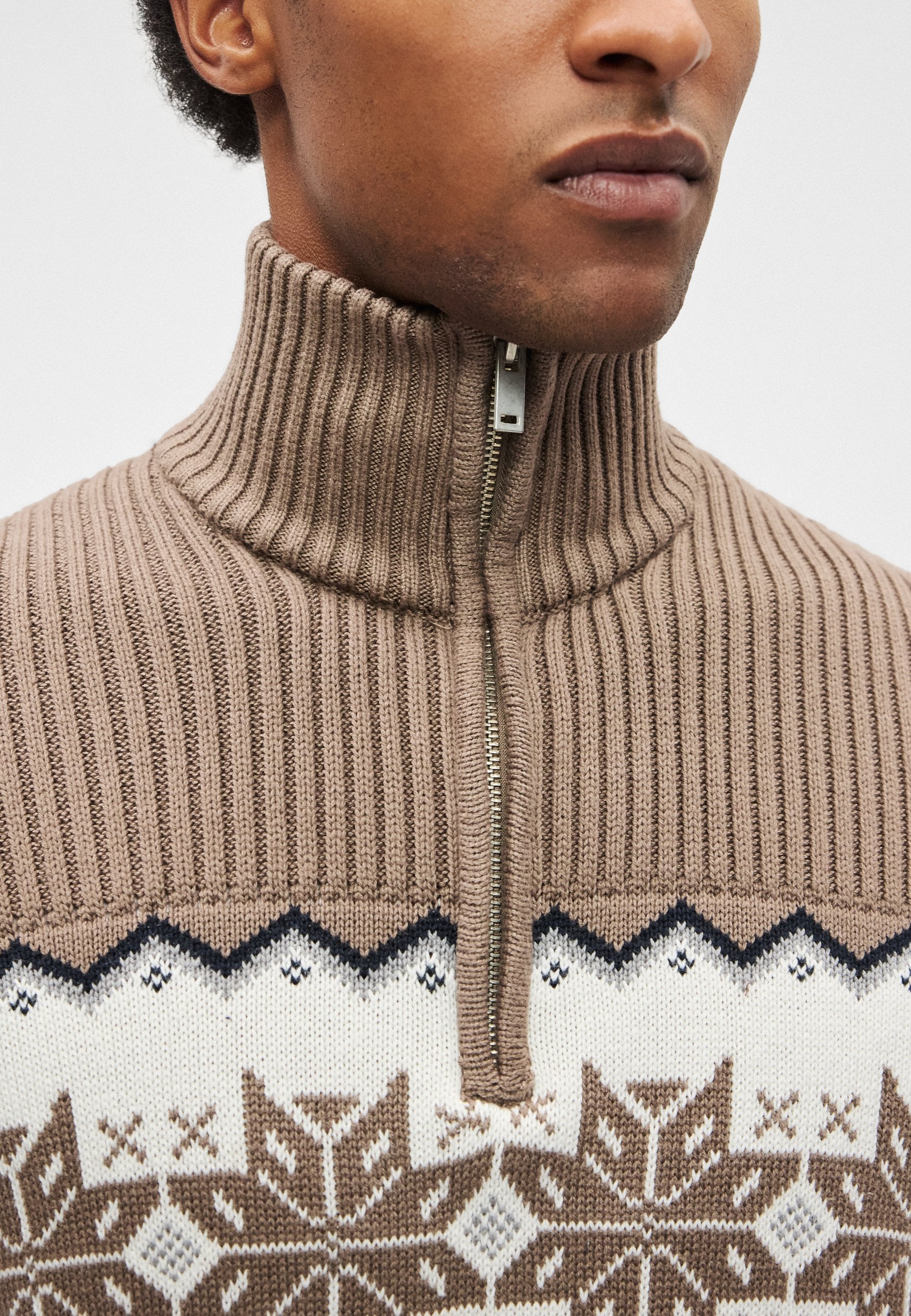 HALF ZIP Media 8