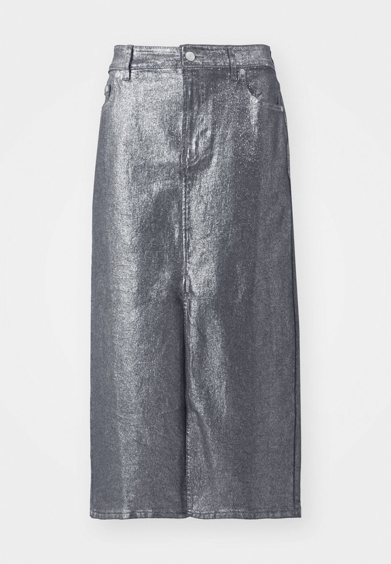 Silberner metallischer Denimrock, knielang, mit strukturierter Form, vorderer Knopfverschluss und Gürtelschlaufen. Glatte Textur mit minimalistischem Design.