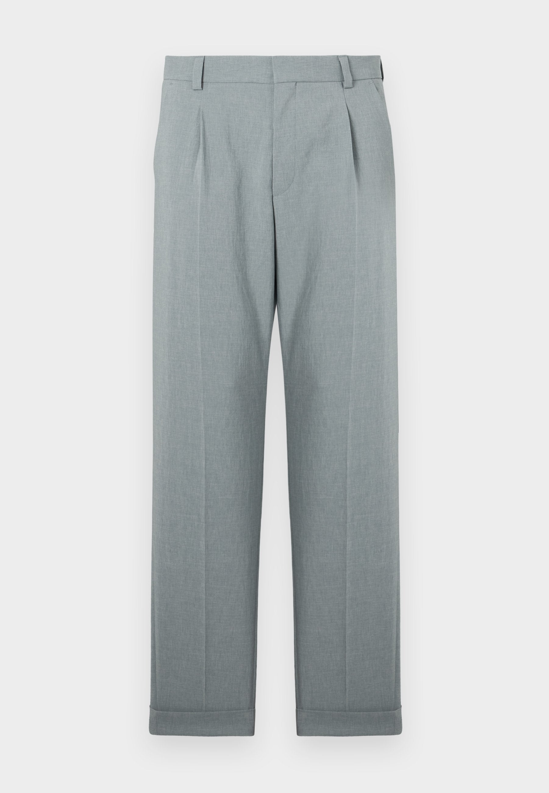 Helle graue Hose aus strukturiertem Stoff mit geradem Bein, einfachen Falten und umgeschlagenen Säumen. Minimalistisches und maßgeschneidertes Erscheinungsbild.