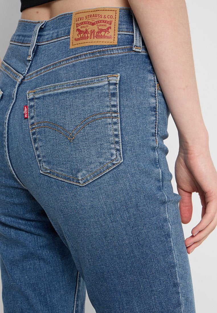 Levi's® 720® HIGH RISE SUPER SKINNY