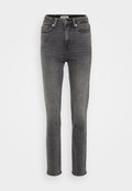 Hoch taillierte graue Denim-Jeans mit geradem Beinabchnitt, die fünf Taschen und sichtbare Nähte an den Seiten aufweisen.
