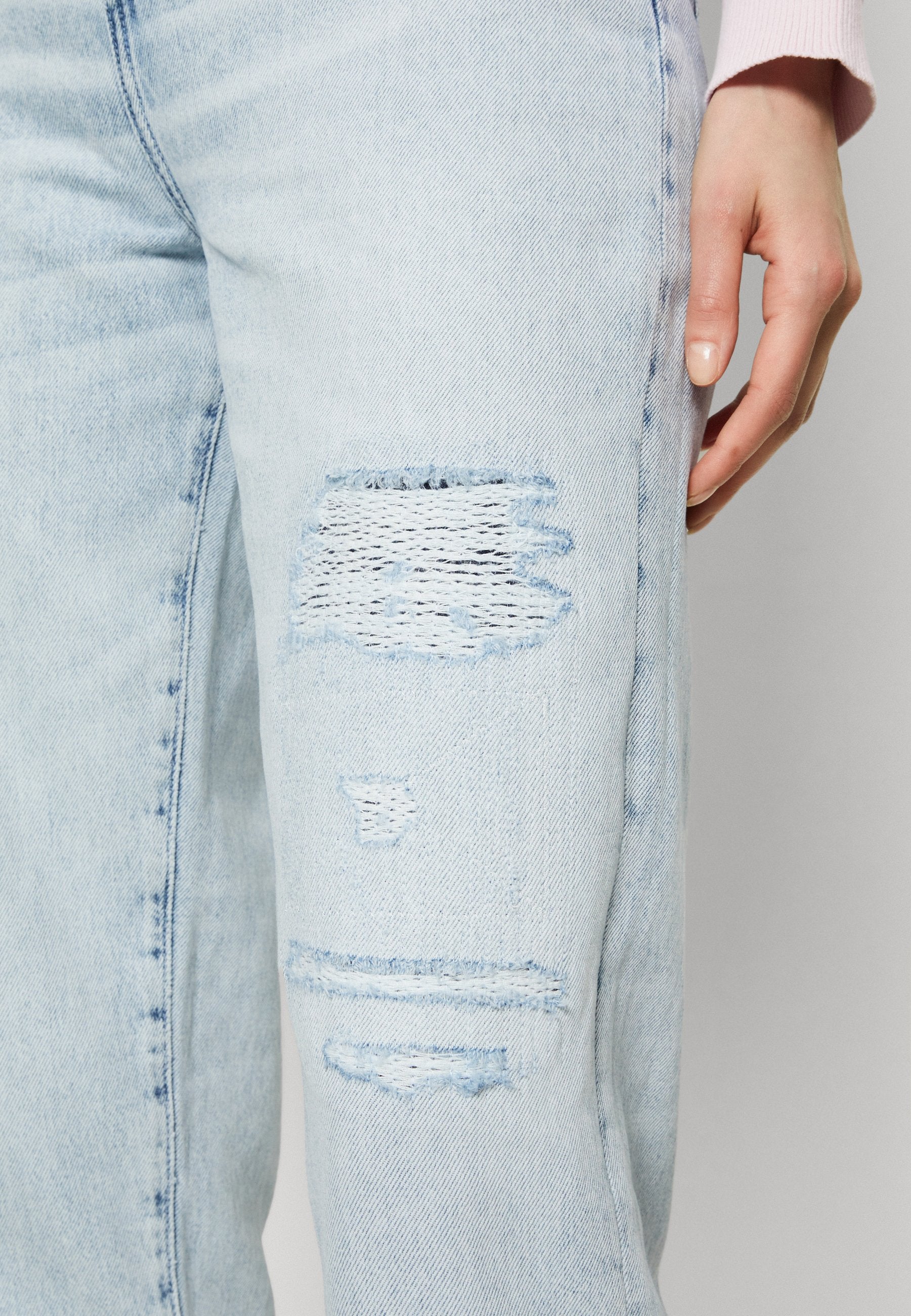 Armani Exchange Jeans Relaxed Fit Media 6