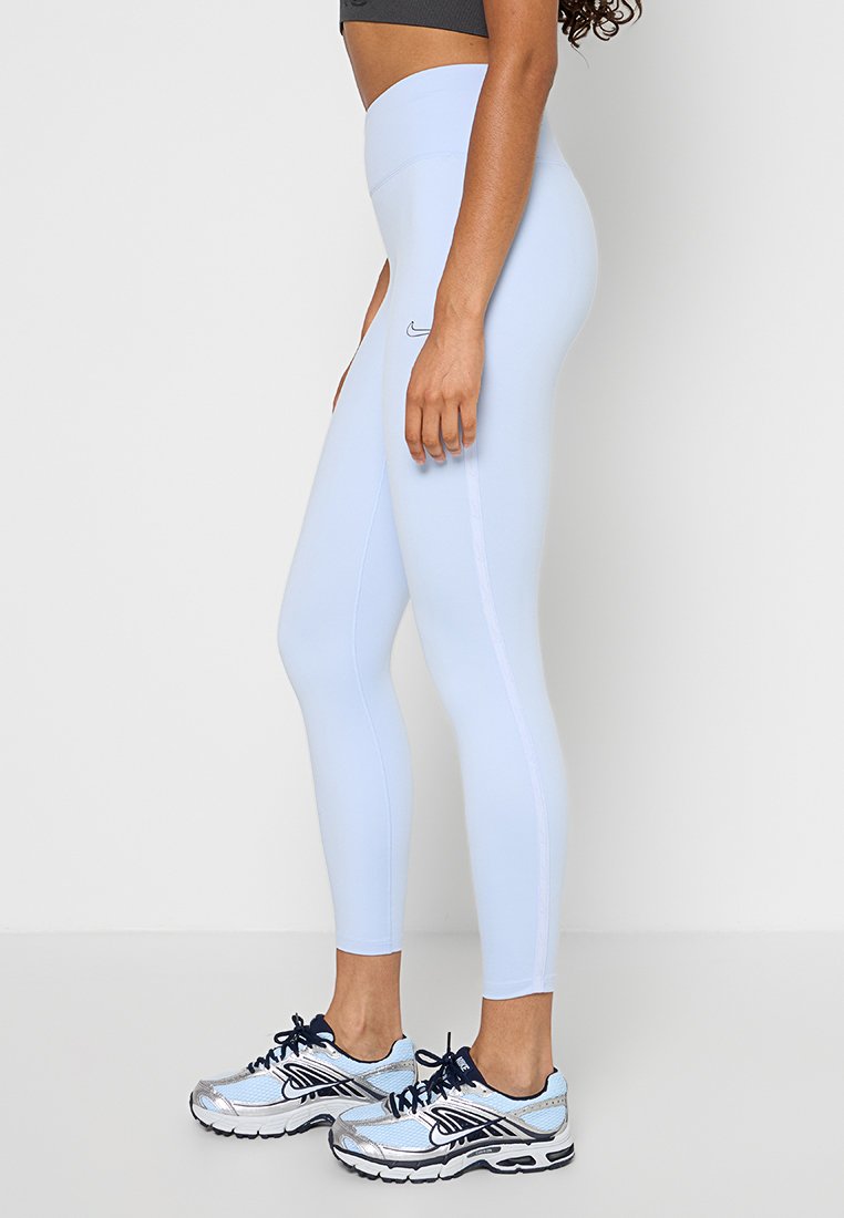 Nike Performance