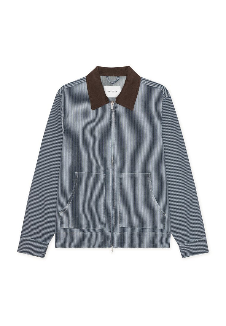 Gestreifte Jacke in Blau und Weiß mit braunem Cordkragen, Reißverschluss und zwei Fronttaschen.