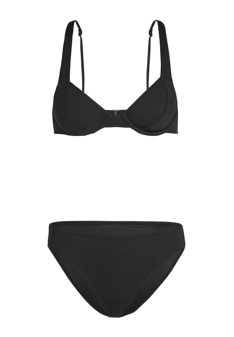Schwarzes Bikini-Set mit einem dreieckigen Bralette-Oberteil mit verstellbaren Trägern und einem Verschluss, kombiniert mit einem Bikiniunterteil mit mittlerer Taille.