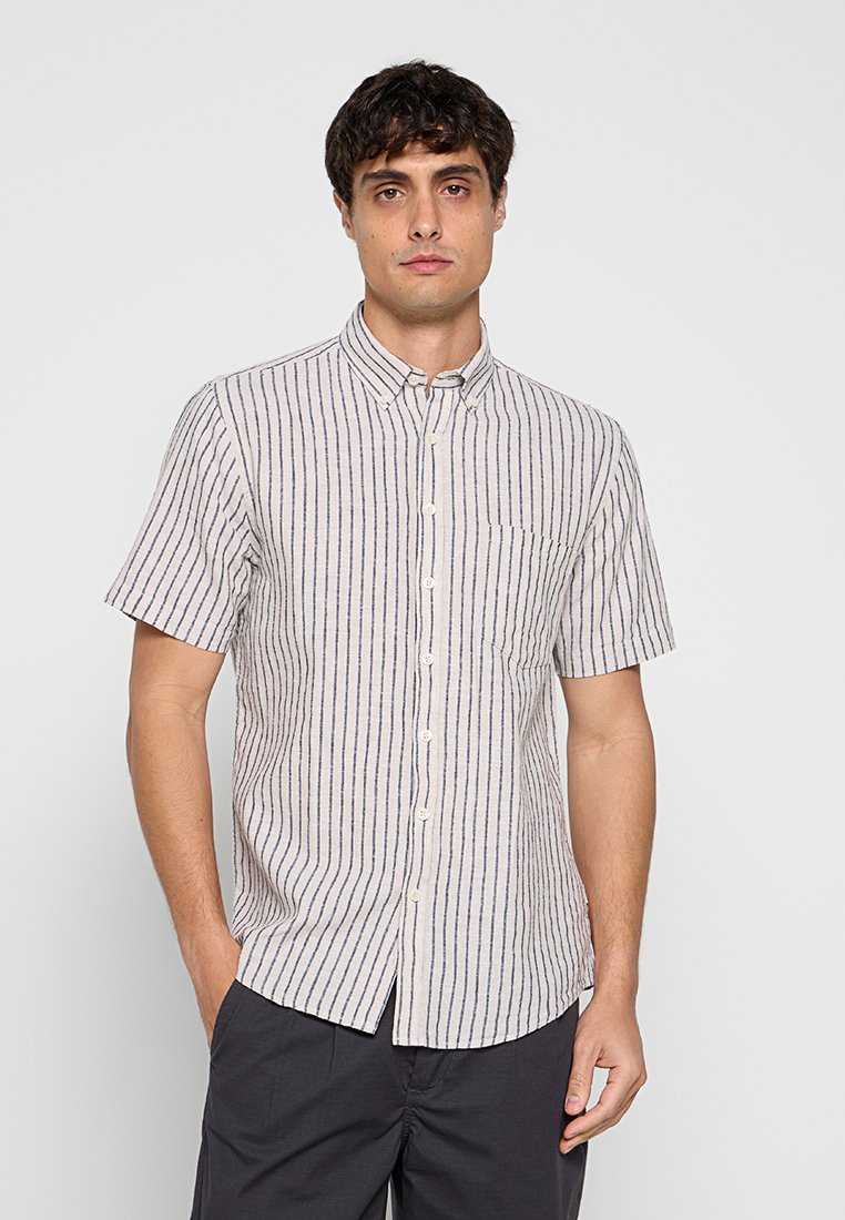 REGULAR FIT  Media 1