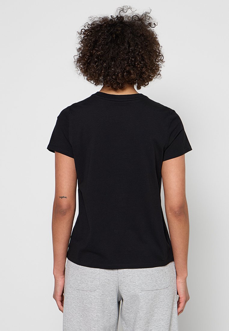 DKNY Sport