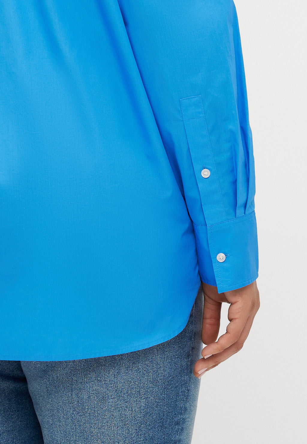 CURVE OVERSIZED FIT LOGO EMBROIDERY SHIRT Media 6