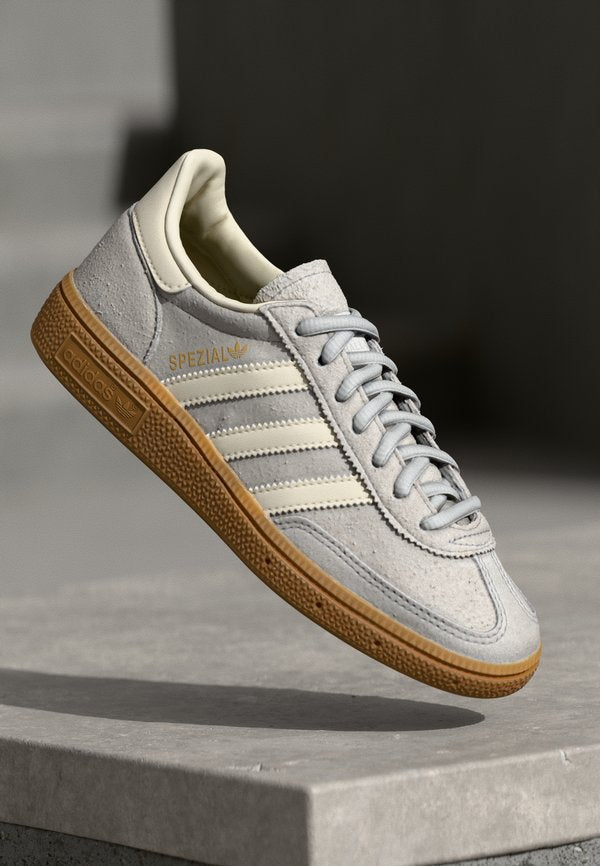 adidas Originals HANDBALL SPEZIAL UNISEX - Trainers - grey two/cream white/footwear white