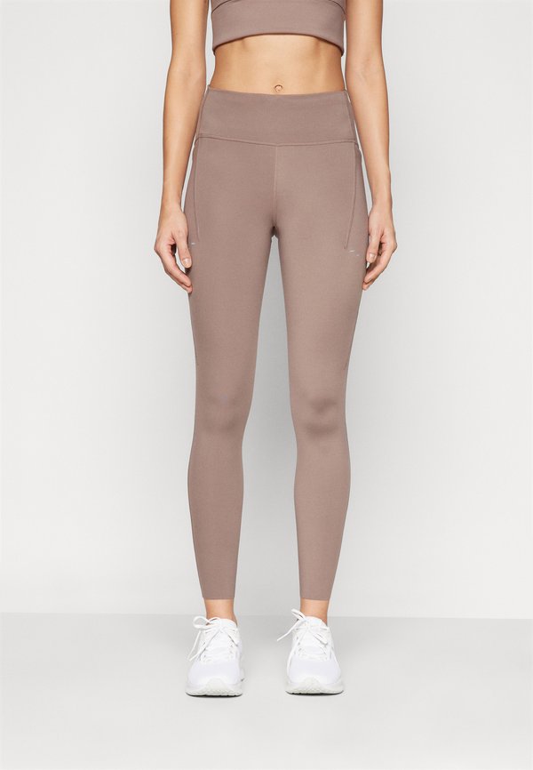 Nike Performance SWIFT