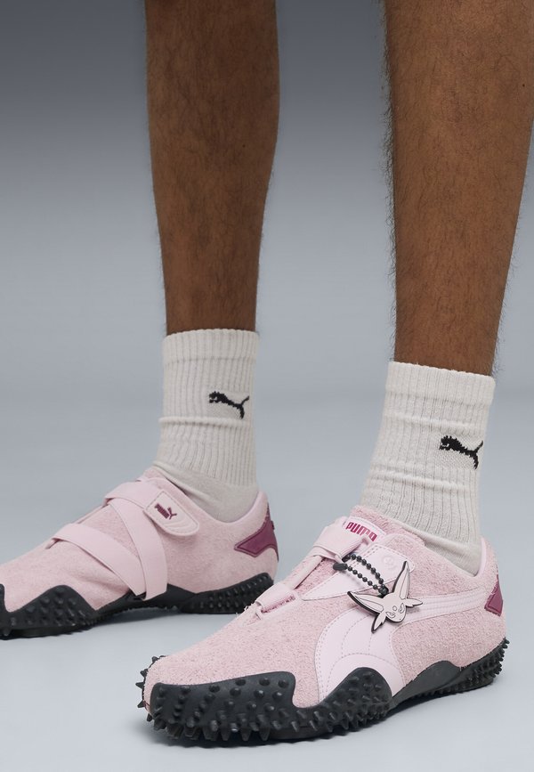 Puma PUMA X POKÉMON MOSTRO ESPEON SNEAKERS UNISEX - Trainers - pearl pink-strong gray