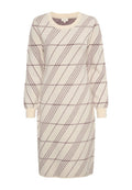 Knie-langes Cream-Kleid mit diagonalen bordeauxfarbenen Streifen, ausgestattet mit langen Ärmeln und einem Rundhalsausschnitt. Hergestellt aus weichem Strickstoff.