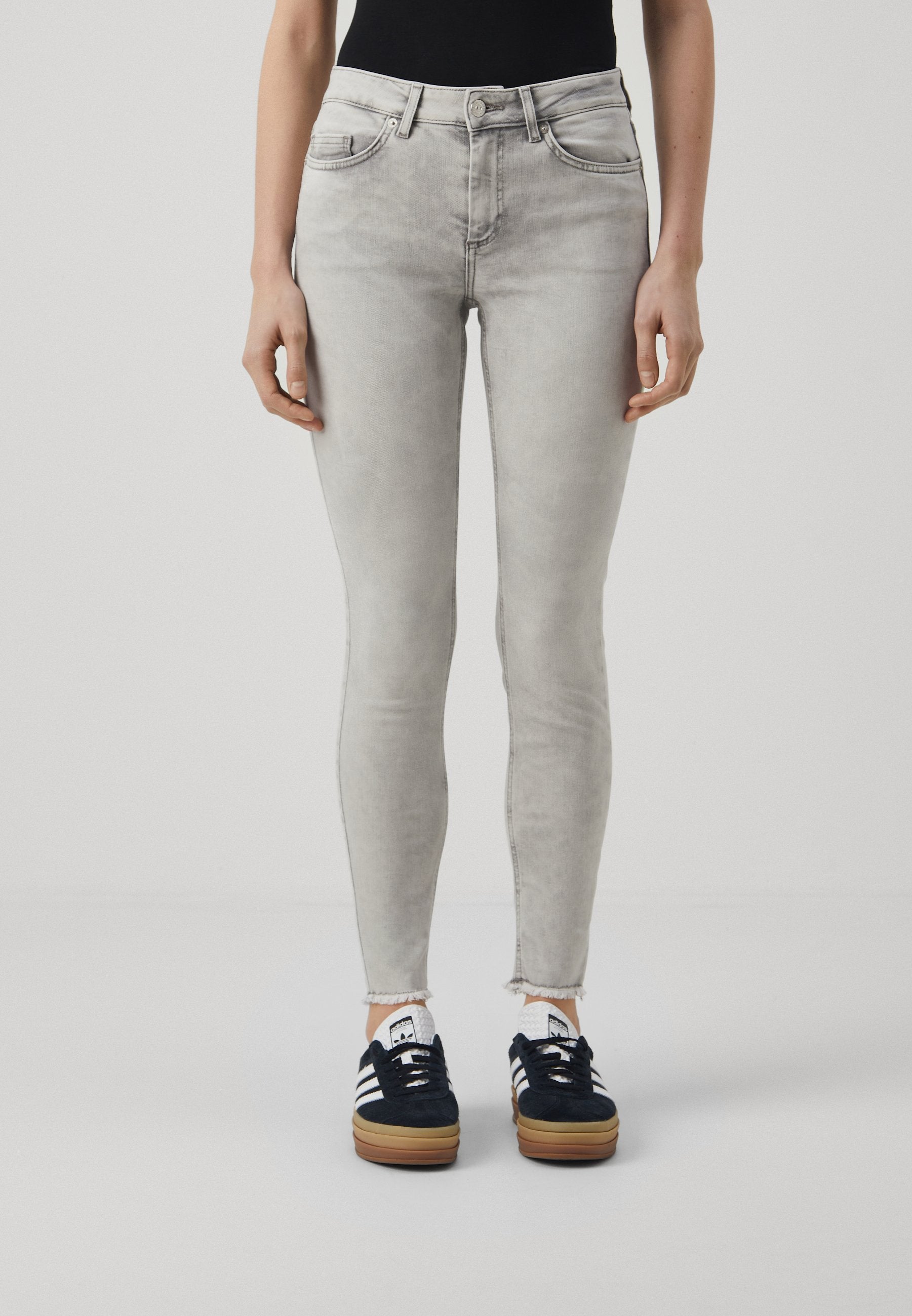 Skinny fit ONLBLUSH Mid waist Ankle length Media 3