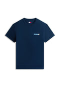 Marineblaue kurzärmlige T-Shirt mit kleinem grafischem Text auf der linken Brust und einem winzigen Flaggenlogo am linken Ärmel.