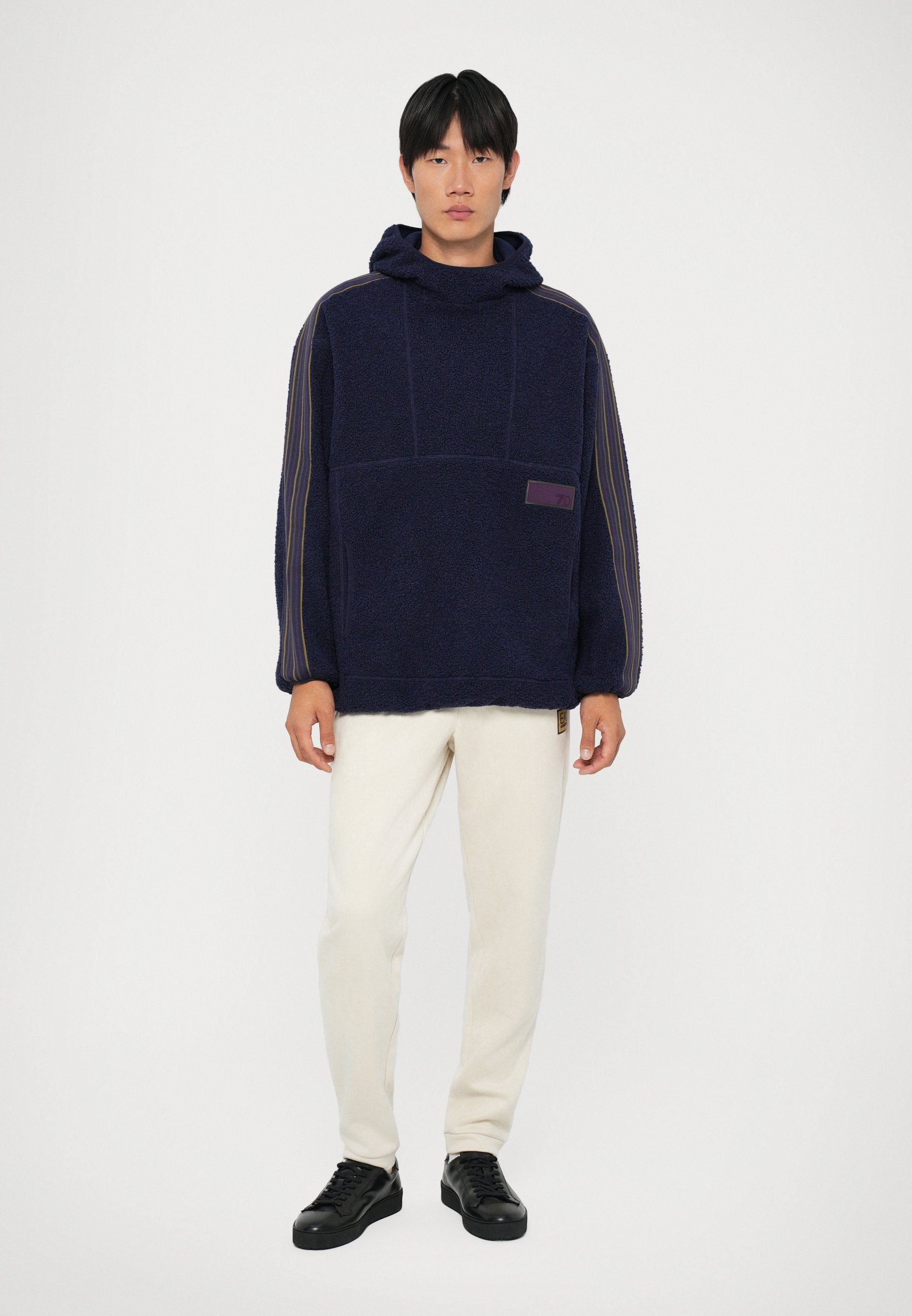 TRAIN HOODIE UNISEX Media 4