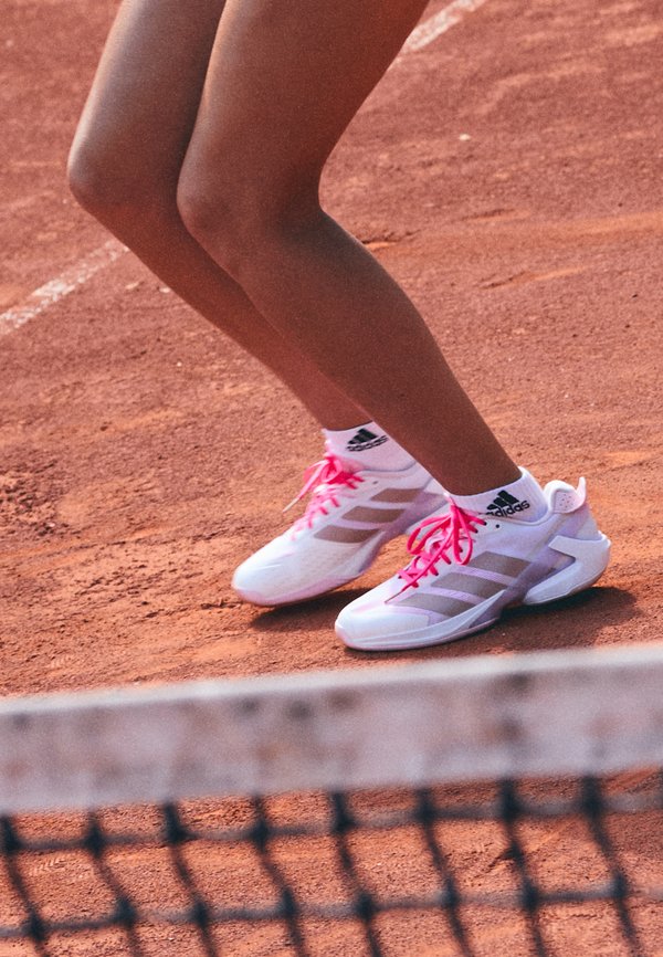 adidas Performance ADIZERO UBERSONIC 5 - Multicourt tennis shoes - white/ash pearl/lucid pink
