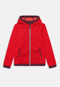 Roter Fleece-Kapuzenpullover mit Reißverschluss, verziert mit weißen Polka-Dots, verstellbarer Kapuze, dunklen Akzenten und zwei Fronttaschen mit gerippten Bündchen und Saum.
