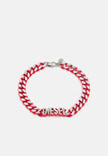 Rotes Kettenarmband mit metallischen Gliedern und einem auffälligen "DIESEL"-Logo, ausgestattet mit einem Karabinerverschluss und glatter Oberfläche.