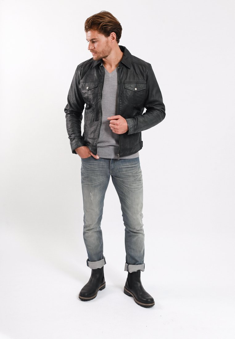 Lee Cooper