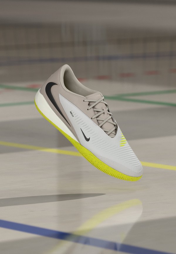 Nike Performance PHANTOM 6 LOW ACAD  - Indoor football boots - moon particle/black/lemon