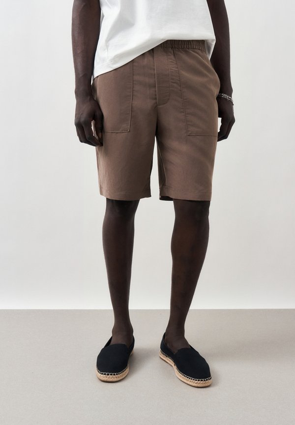 Calvin Klein PULL ON TAILORED BOTTOMS  - Shorts - warm oak