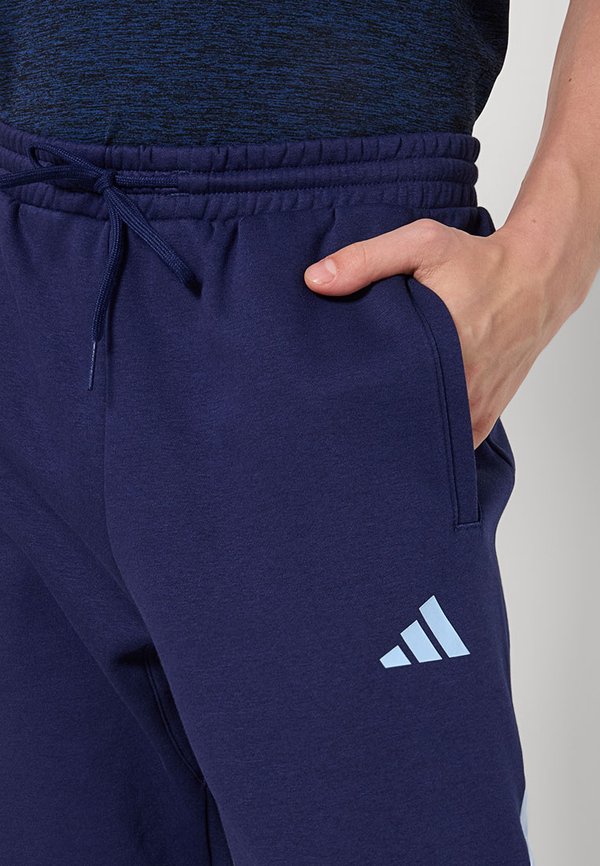 adidas Performance REGULAR FIT
