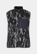 Fleece-Weste in Schwarz und Grau mit einem gemusterten Textur. Verfügt über einen hohen Kragen, einen Reißverschluss vorne und eine einfarbige schwarze Brusttasche mit Reißverschluss.