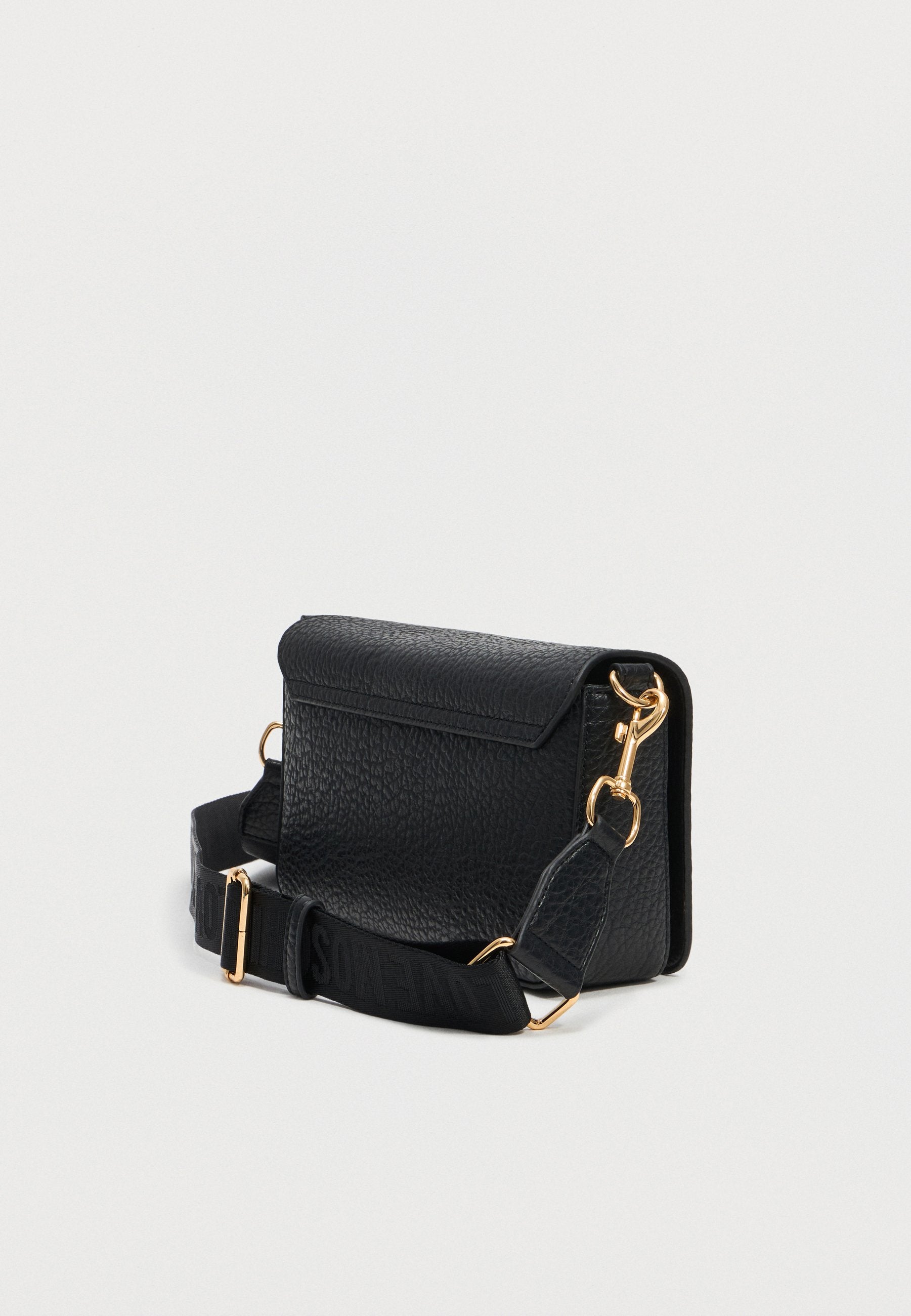 Love Moschino