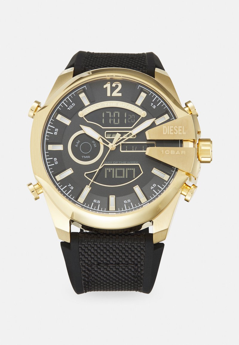 Schwarz-goldenes Chronographenarmband mit strukturiertem schwarzen Gummiarmband, großem Gehäuse in Goldoptik, analogen und digitalen Anzeigen sowie detaillierten Markierungen.