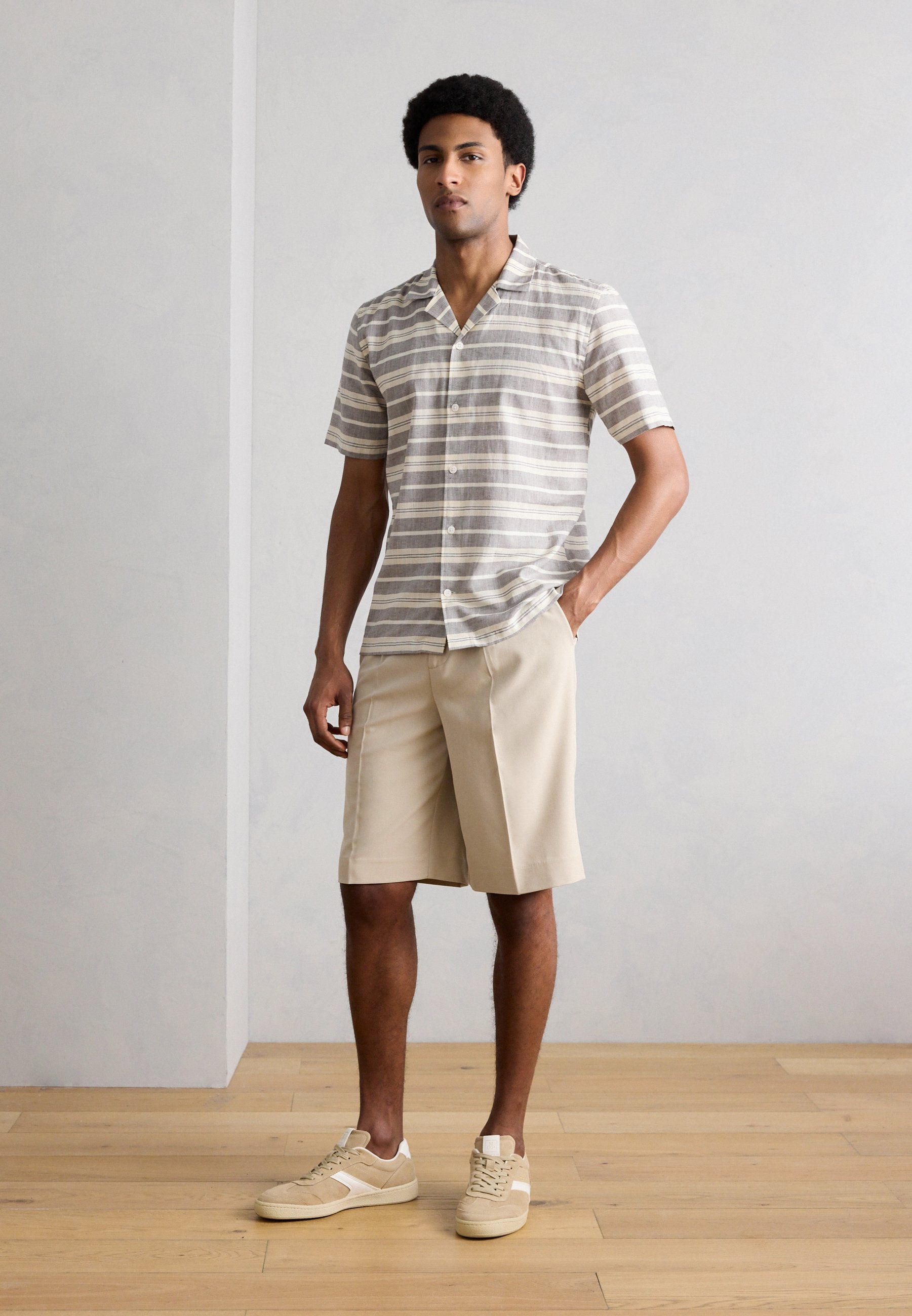 STRIPED STRUCTURE SHIRT Media 2