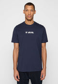 Marineblaue kurzärmelige T-Shirt aus Baumwolle, mit weißem Logo auf der Brust. Standard Rundhalsausschnitt und normale Passform.