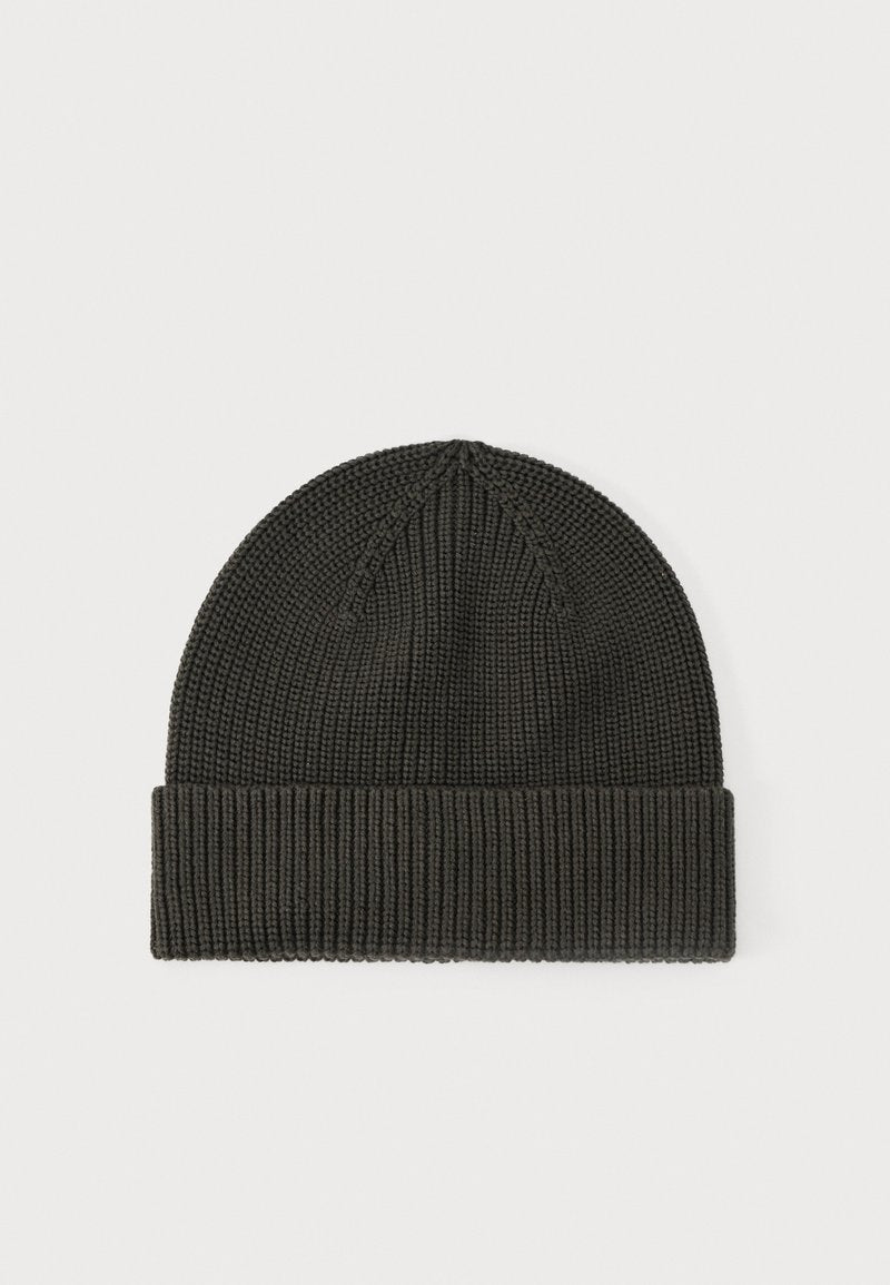KNIT HAT Media 1