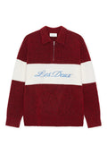 Rot-weißes Pullover mit Blockfarben und einem Reißverschlusskragen, bestickt mit "Les Deux" in Blau. Hergestellt aus weichem, strukturiertem Stoff.