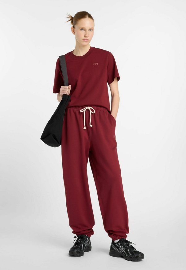 New Balance ATHLETICS FRENCH TERRY  - Tracksuit bottoms - monarch burgundy