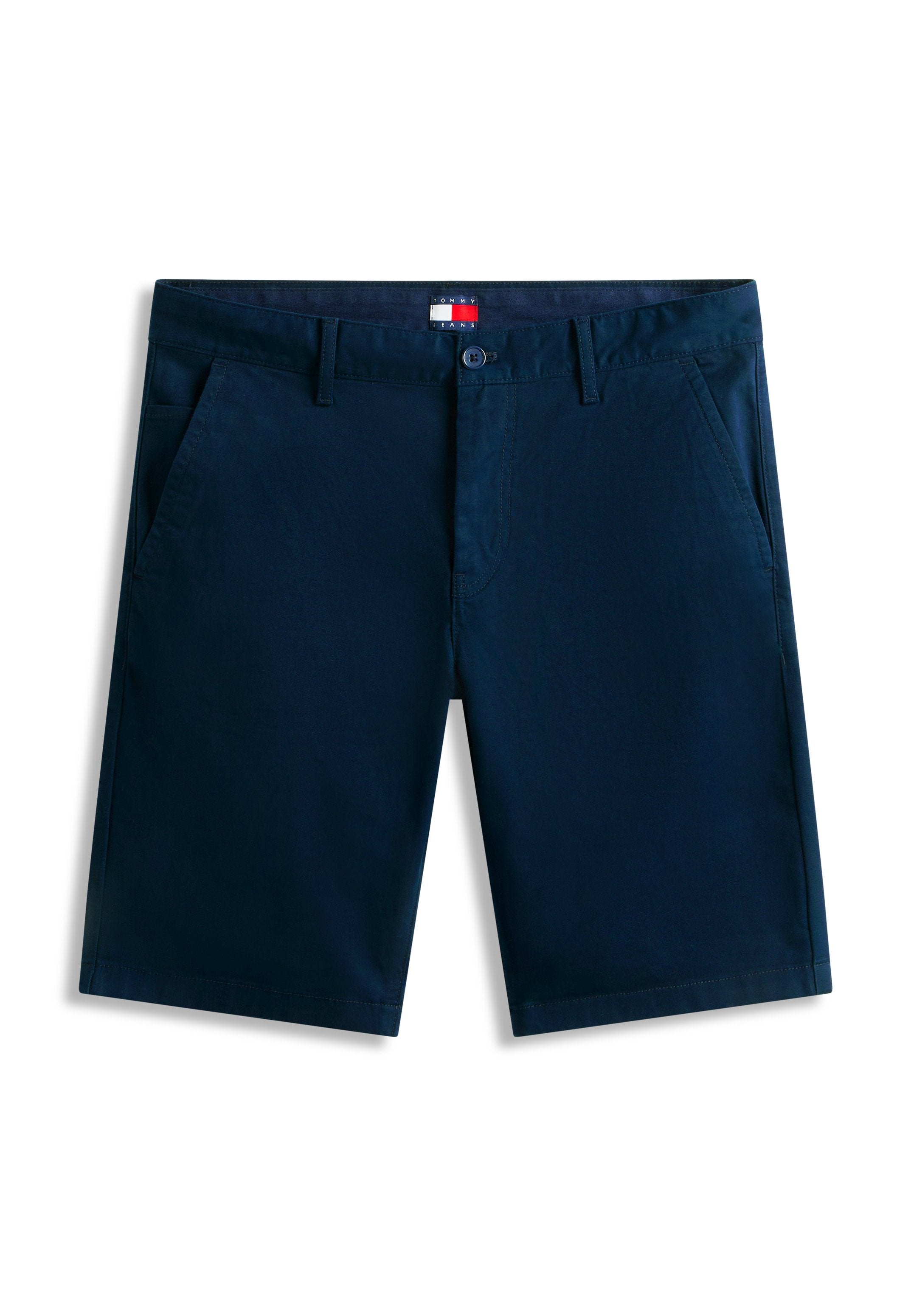 Marineblaue Freizeithosen mit Fronttaschen, Gürtelschlaufen, Knopfverschluss und Tommy Jeans Logoetikett am Bund.