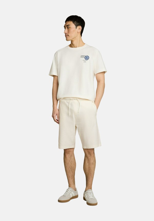 TOM TAILOR STRUCTURED SHORTS - Tracksuit bottoms - gardenia white
