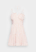 Weißes Kleid mit kleinen orangefarbenen Blumenmustern, dünnen verstellbaren Trägern, einem taillierten Oberteil und einem geschichteten, ausgestellt Rock. Leichter Stoff.