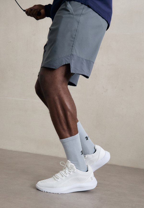 Under Armour DYNAMIC 2 - Training shoe - white