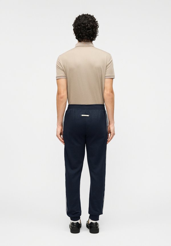 EA7 Emporio Armani TRAIN LOGO SERIES