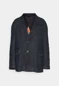 Dunkelblaue Jeansjacke mit eingeprägtem Reverskragen, Ein-Knopf-Verschluss und zwei Fronttaschen. Texturierter Stoff mit kontrastierenden Nähten.