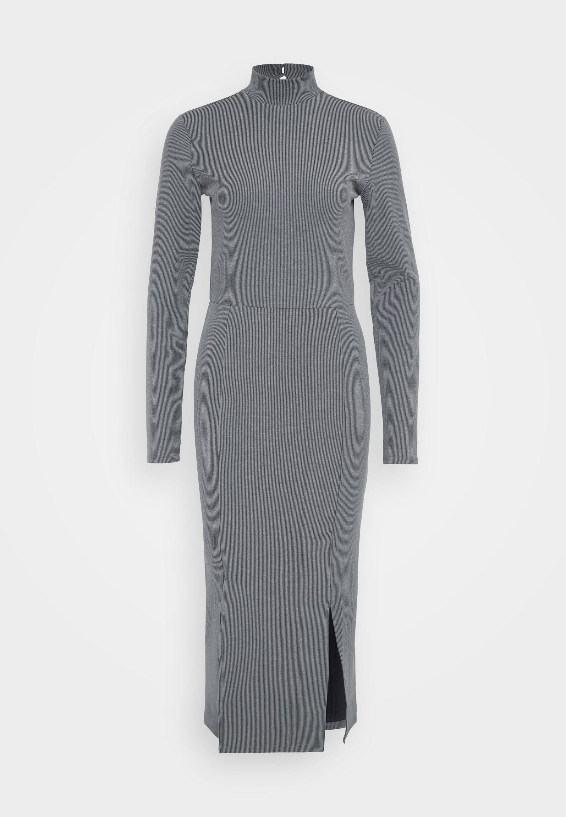 Graues, geripptes Kleid mit hohem Kragen und langen Ärmeln, das eine seitliche Schlitze für Bewegungsfreiheit und eine figurbetonte Silhouette aufweist.