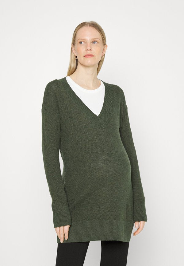 GAP Maternity V NECK