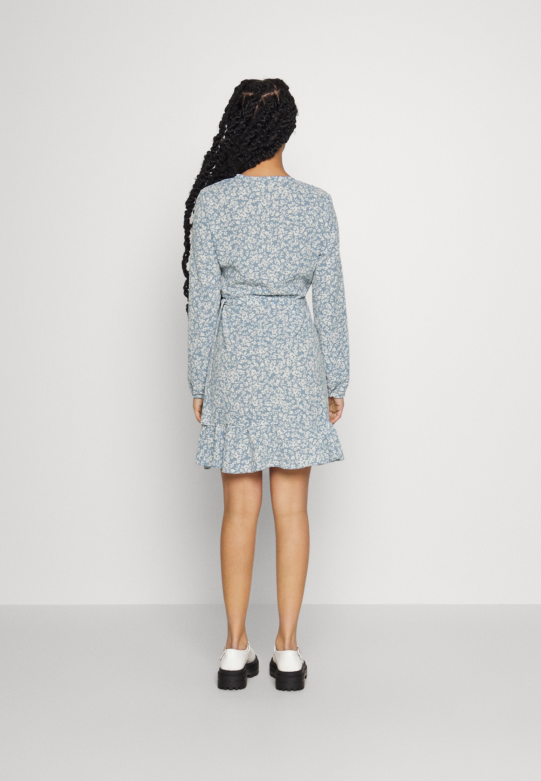 ONLCARLY WRAP SHORT DRESS  Media 4