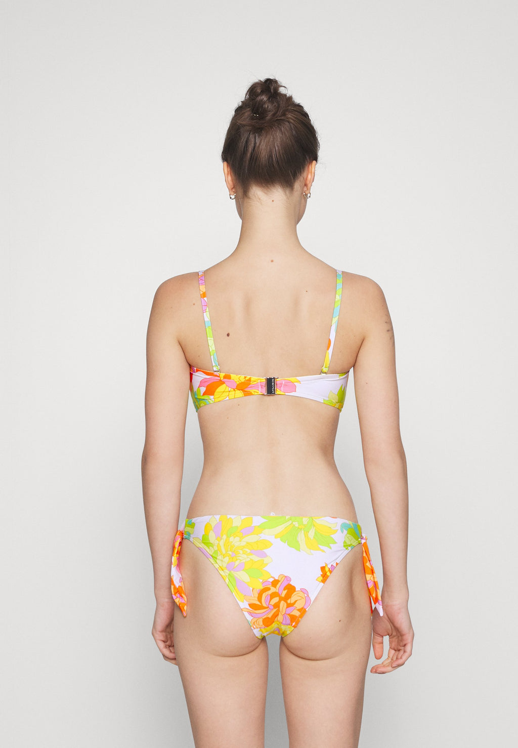 PALM SPRINGS TWISTTIE FRONT BANDEAU Media 4