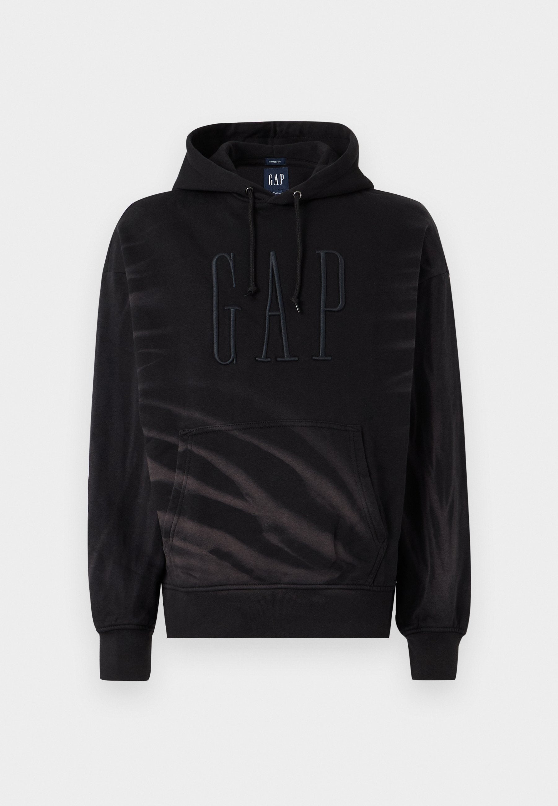 Schwarzer Baumwoll-Hoodie mit frontaler Kängurutasche, Kordelzug-Kapuze und großem erhabenen "GAP"-Logo auf der Brust.
