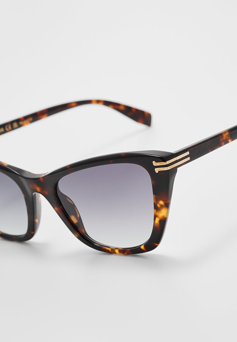 MARC JACOBS