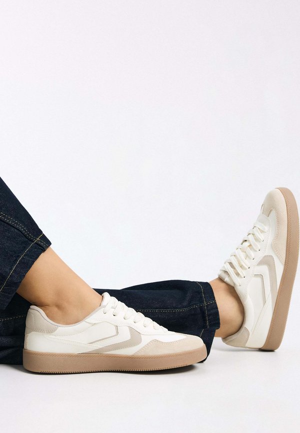 Bershka Trainers - white