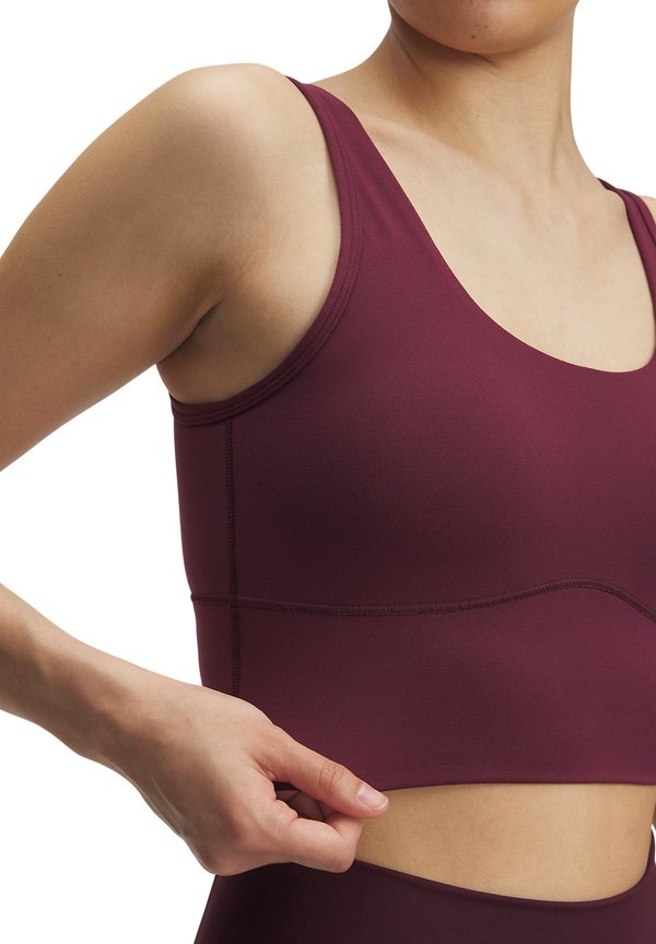 Under Armour MERIDIAN FITTED